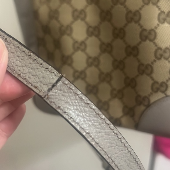 Authentic Gucci Crossbody Bag - Picture 3 of 7